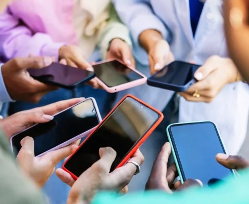 South Korea to Ban Mobile Phones in Classrooms from March 2026