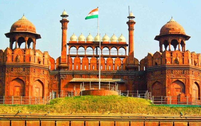 Red Fort Walls Turning Black Due to Rising Air Pollution