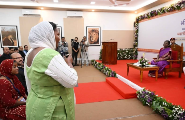 President Murmu Meets Siddi Tribe Community To Pursue Education